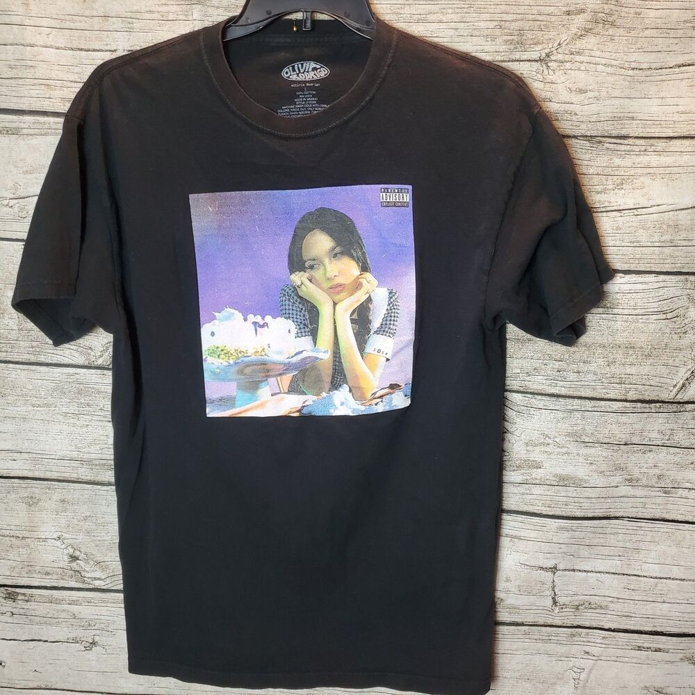 Juniors Olivia Rodrigo Sour Tour 2022 Graphic T-shirt Large Black Music - Picture 3 of 5